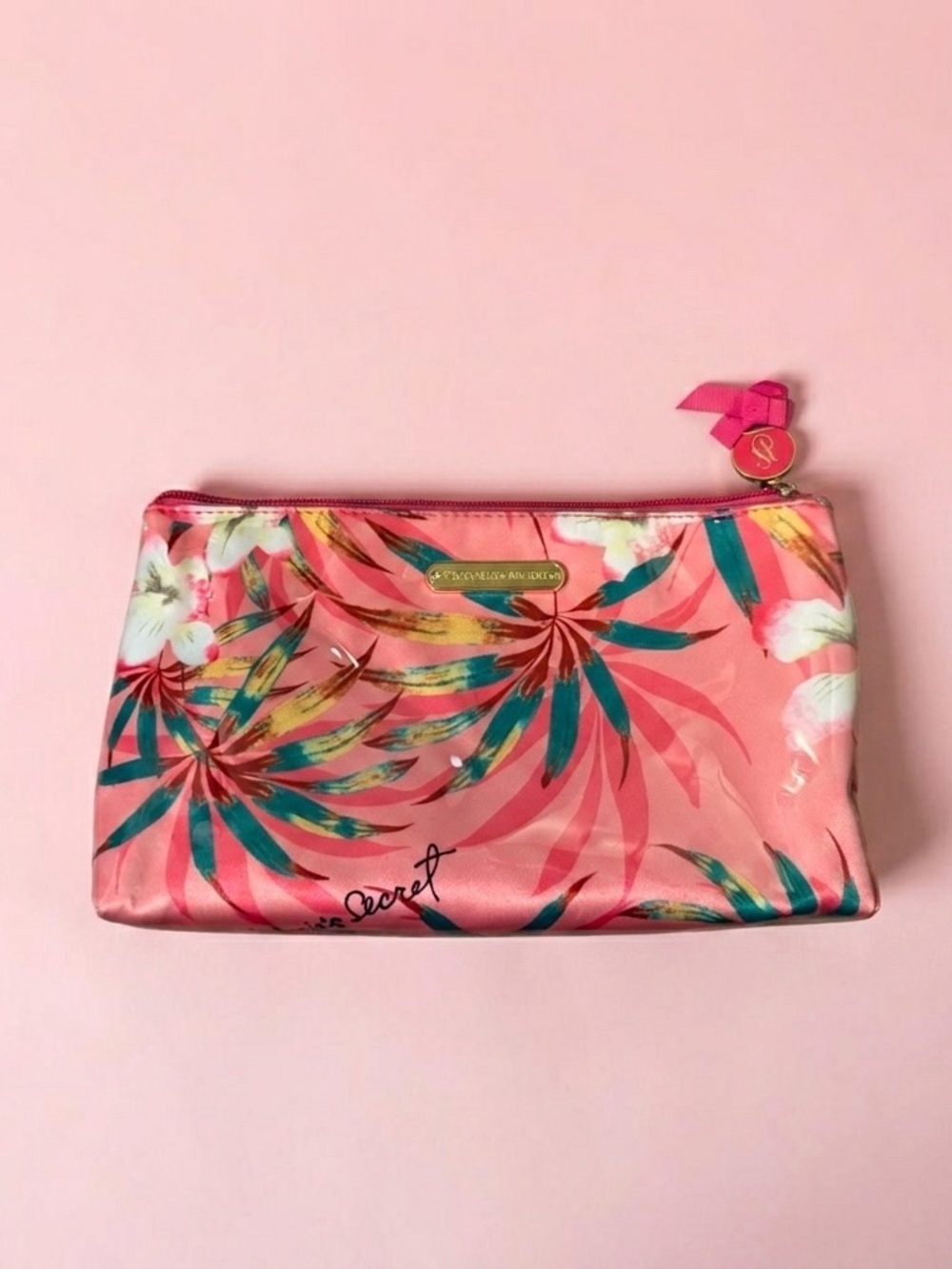 VICTORIA SECRET 3psc
Waterproof PVC Coin Cosmetic Floral Zippered Bag Travel Set - Picture 4 of 4